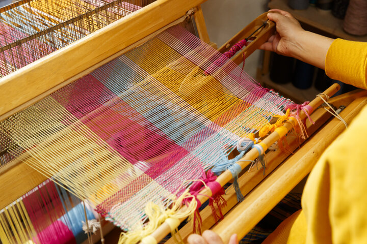 Hand Weaving Experience – Create Your Own Table Mat with 500 Yarns